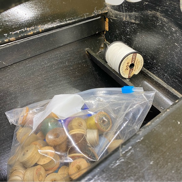 Vintage Wood Sewing Chest Portable Storage Basket with vintage buttons & threads - Picture 8 of 14